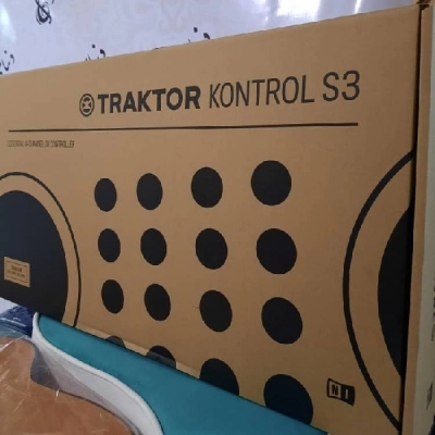 دی جی کنترلر نیتیو اینسترومنتس Native Instruments Traktor Kontrol S3