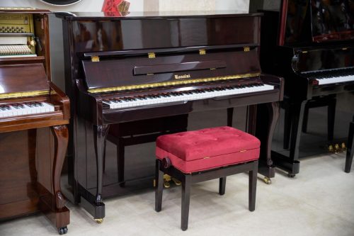 پیانو آکوستیک روسینی Rossini R-118 در حد آکبند - donyayesaaz.com