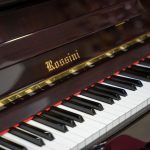 پیانو آکوستیک روسینی Rossini R-118 در حد آکبند