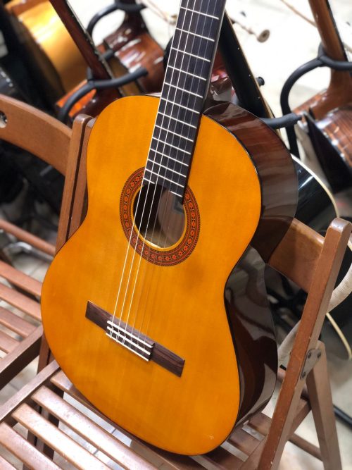 گیتار کلاسیک yamaha یاماها مدل c40 کارکرده در حد نو با کارتن