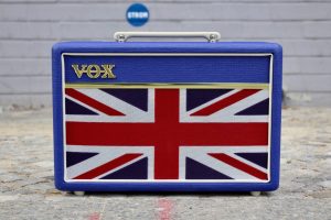 عکس از آمپلی فایر گیتار وکس Vox Pathfinder 10 Union Jack Royal Blue
