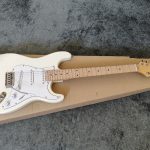 گیتار الکتریک فندر FENDER SQUIER Affinity Series Stratocaster Olympic White کارکرده در حد نو با کارتن