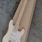 گیتار الکتریک فندر FENDER SQUIER Affinity Series Stratocaster Olympic White کارکرده در حد نو با کارتن